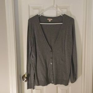 Sweater cardigan with grey buttons